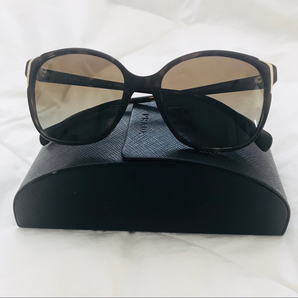 🐆Prada polarized cat eyes
